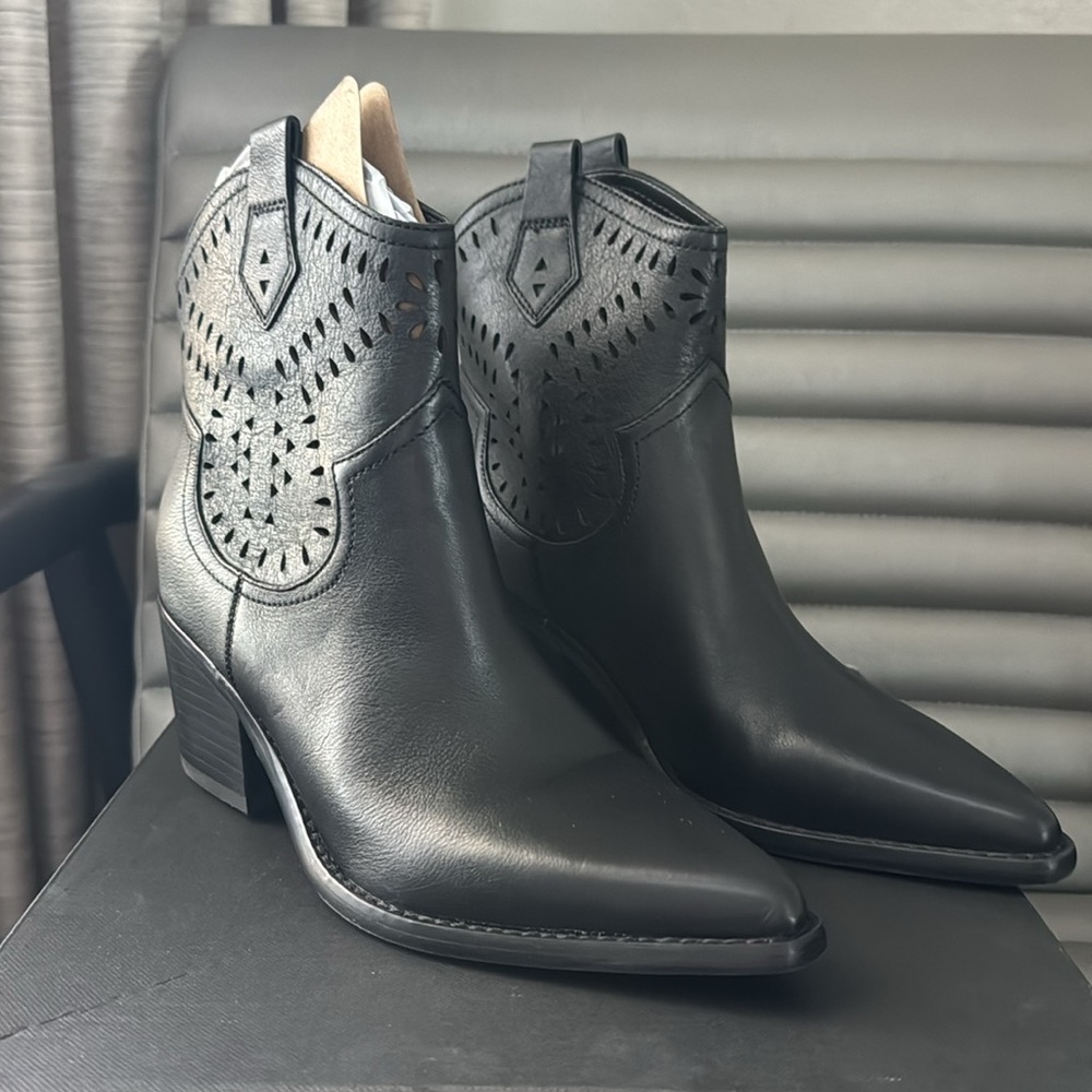 Marc Fisher Black women’s  Western Boots - Picture 2 of 4